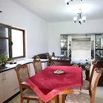 Διαμέρισμα Fjorentin *