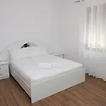 Fjorentin Διαμέρισμα Μπεράτ