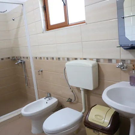 Fjorentin Apartment