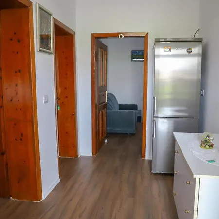 Fjorentin Apartment *