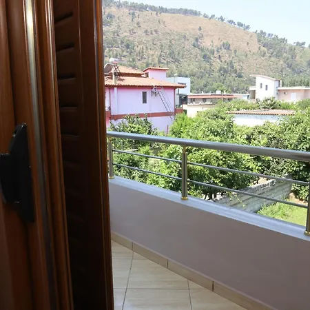 Fjorentin Apartment Berat