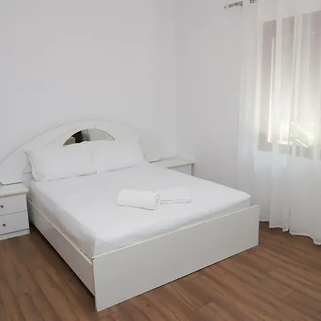 Fjorentin Apartment Berat