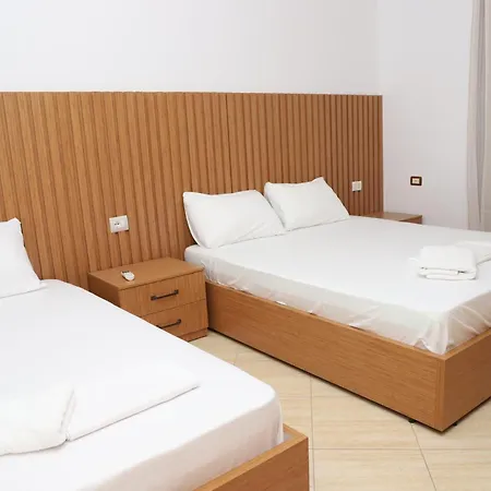 Fjorentin Apartment *
